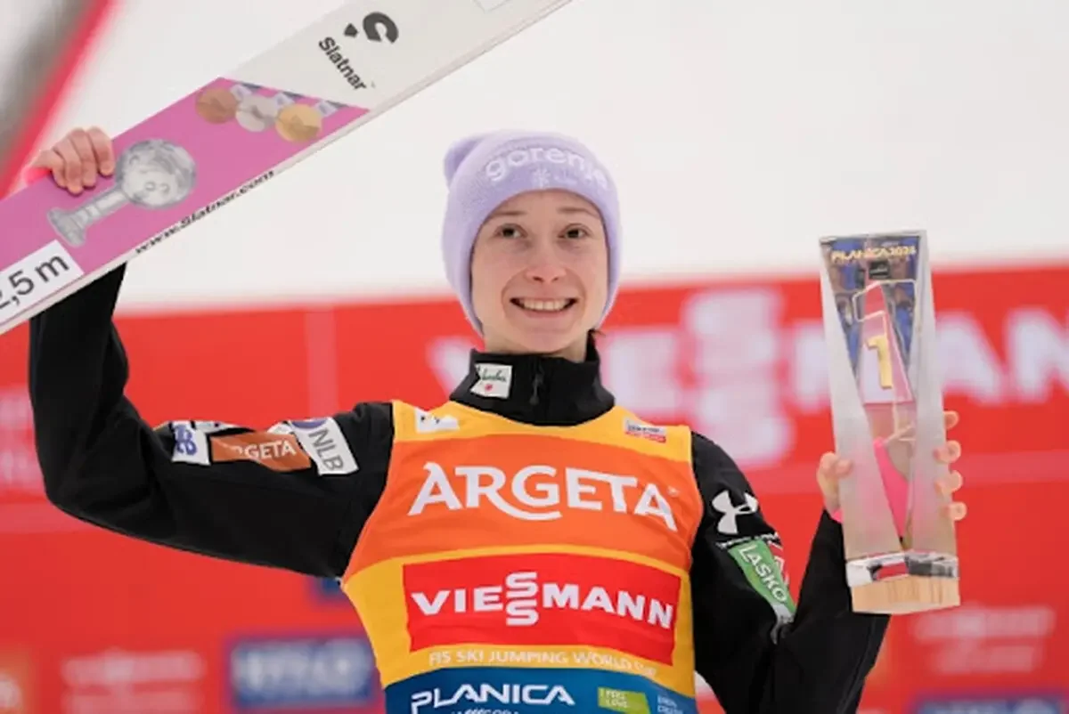 Nika Prevc pobednica prvog ženskog takmičenja u ski letovima u Planici