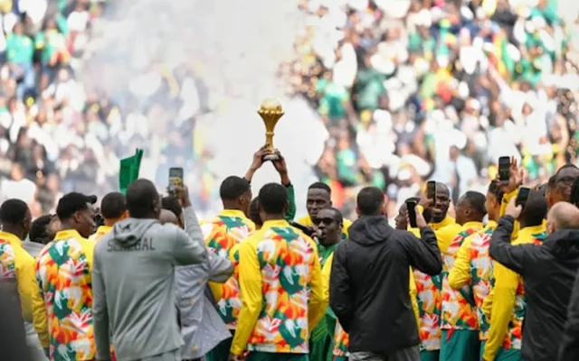 Fudbaleri Senegala paradirali u Parizu sa trofejem Kupa afričkih nacija