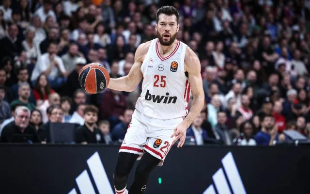 Olympiacos u vatri: 13/19 trojki u prvom poluvremenu u Parizu! (video)