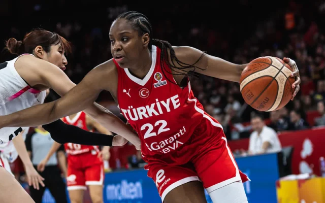 Kennedy Burke blistala — «Vile obruča» pobedile Japan