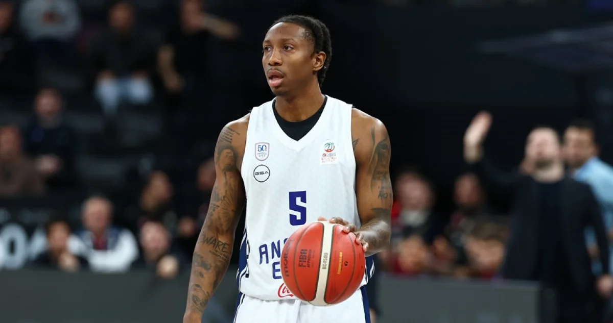 Saben Lee je blistao; Anadolu Efes pobedio Manisu