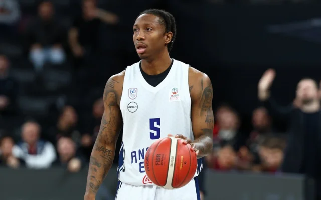 Saben Lee je blistao; Anadolu Efes pobedio Manisu